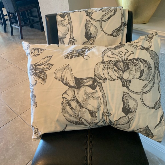 2 Pottery Barn Chinoiserie Pillow Covers - Picture 3 of 6